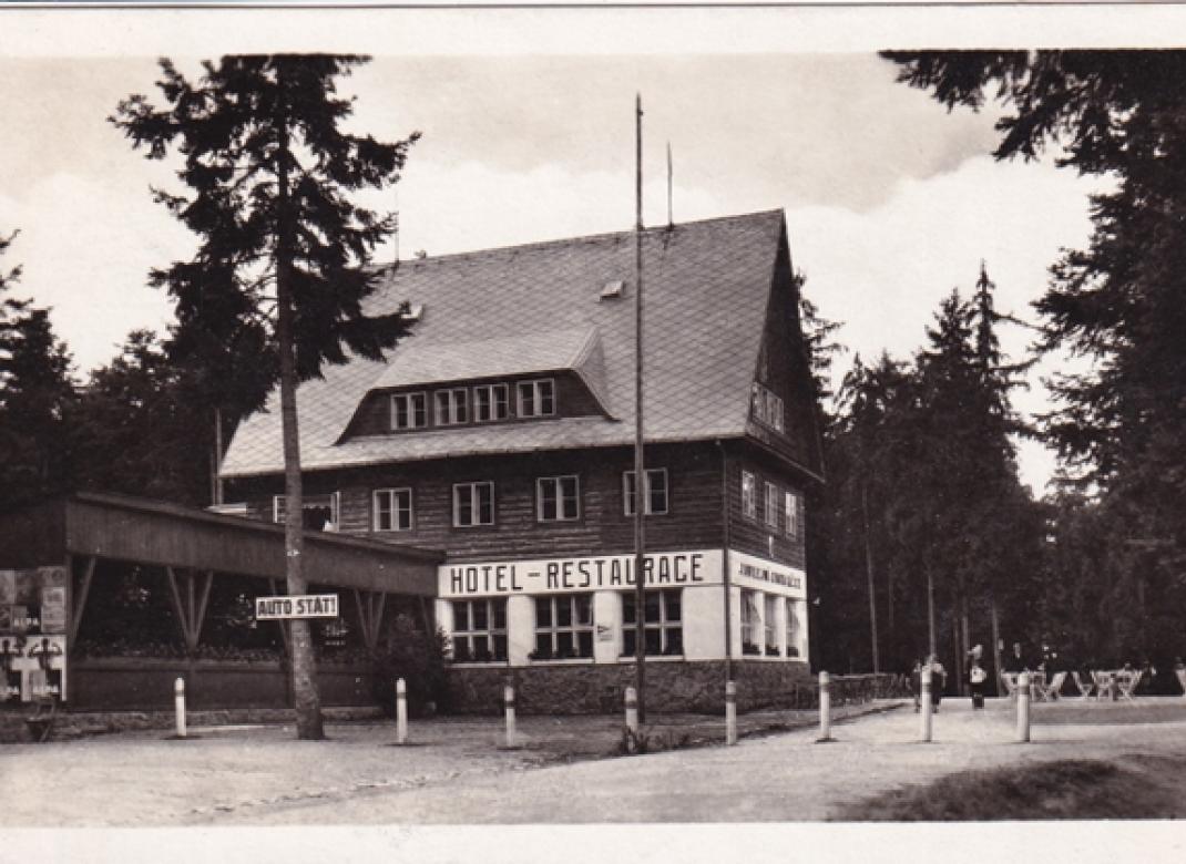 Moravský kras. Turistická chata ČOS na Macoše (1946)